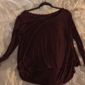 maroon American Eagle v-neck long sleeve shirt.